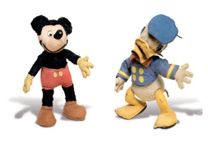 null «Mickey» et «Donald». 2 poupées en feutrine rembourrée. Donald hauteur 40 cm,...