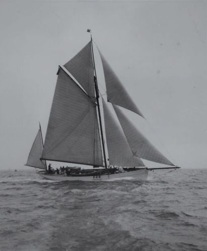 Beken and Son, Cowes Le ketch «Tern IV» Photographie,...