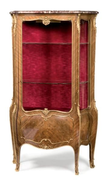 LINKE FRANCOIS (1855-1946) Showcase of scalloped form in rosewood veneer inlaid with...