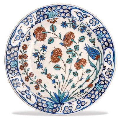 IZNIK (ANATOLIE -TURQUIE) Four flowers" dish and waving stems Siliceous paste ceramic...