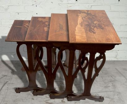 ÉTABLISSEMENT GALLÉ Quatre tables gigogne
En bois à décor de paysage lacustre et...