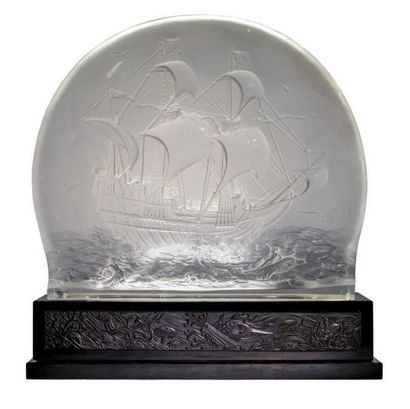null Light sculpture in molded glass
With decoration of galleon on formed sea. Lighted...