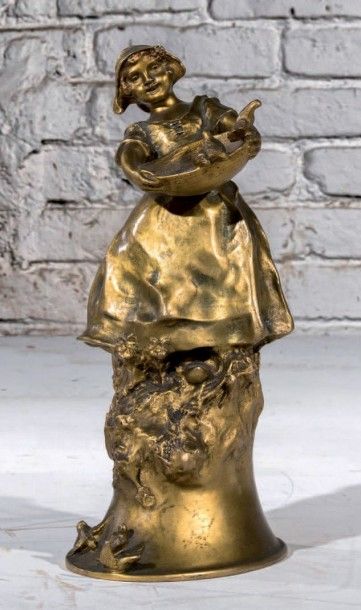 Charles KORSCHANN (1872-1943) 
Jeune fille aux oiseaux
Sculpture en bronze doré figurant...