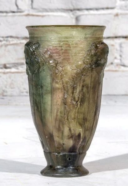 François DECORCHEMONT (1880-1971) 
Small vase model "225" - About 1923/25
Glass paste...