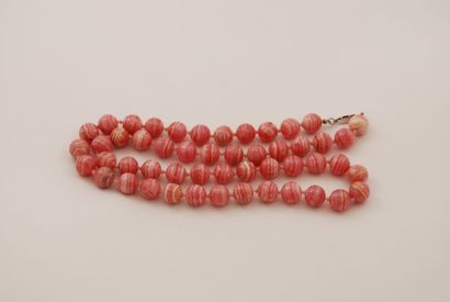 null Choker necklace
Made of rodochrosite beads, silver clasp (? 800°/00).
= Length:...
