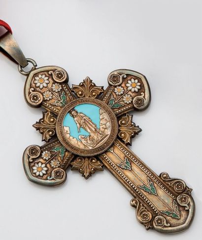 null Chapter cross in silver (925°/00) chased with enameled motifs. On one side,...