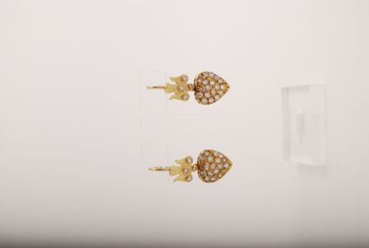 null Pair of earrings in 18K (750°/00) yellow gold with mobile pendants featuring...