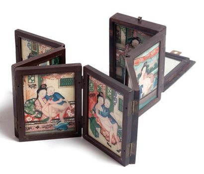CHINE - XIXe siècle 
Boite à maquillage en bois s'ouvrant par douze petits panneaux...