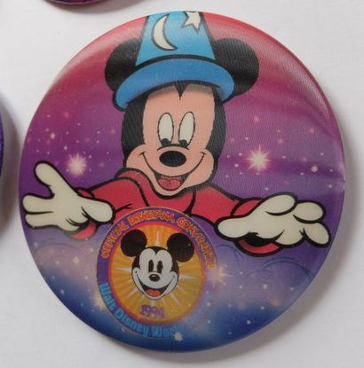 Lot de 9 Badges Parcs Disney 9 Badges Evènements à Walt Disney World Plus grand diamètre...
