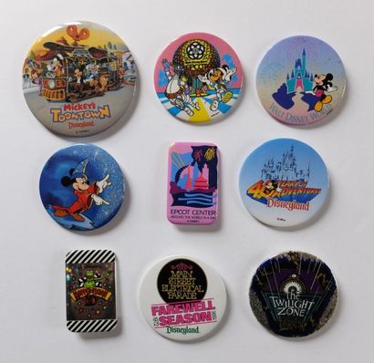 Lot de 9 Badges Parcs Disney 9 Badges Attractions Disneyland et Walt Disney World...