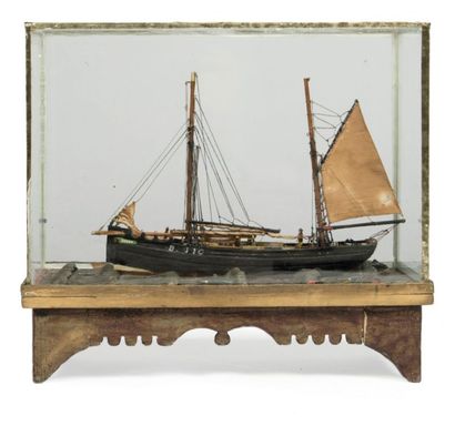 null Fine maquette d'un bateau de pêche de Boulogne sur Mer.
Il est représenté en...