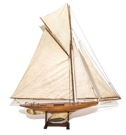 null Bateau de bassin sloop circa 1920 pont et coque vernis quille en cuivre lestée...