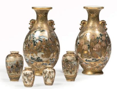 JAPON, Satsuma Epoque MEIJI (1868 - 1912) Ensemble comprenant trois paires de vases...