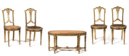null Suite de quatre chaises
En bois sculpté et doré à décor de godrons, fleurons...