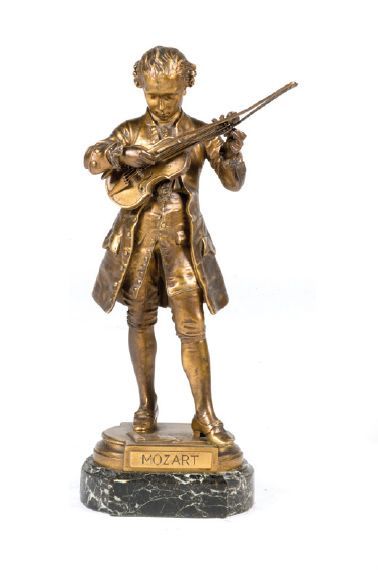 J.-L. GREGOIRE (1840-1890) 
Mozart
Bronze à patine médaille signé sur la terrasse,...