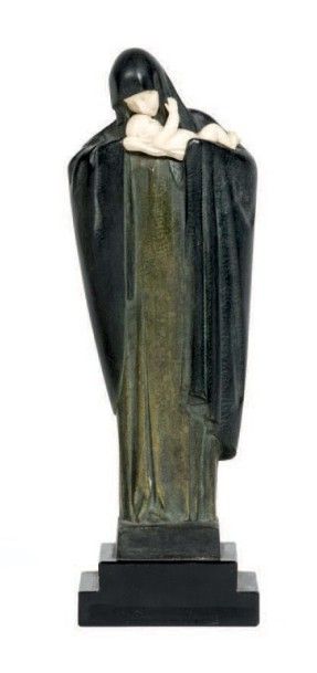 Lucienne HEUVELMANS (1885-1944) 
Madone
Sculpture en chryséléphantine, signée.
Ht....