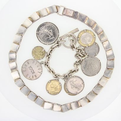 Peggy HUYN KINH 
Bracelet gourmette en argent (925°/00) avec des pièces de monnaies...