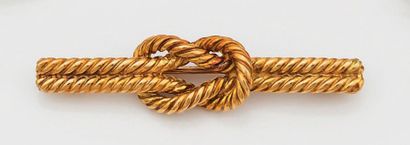 HERMES 
Broche formant un noeud de huit en or jaune 18K (750°/00).
Signée et numérotée.
Long.:...