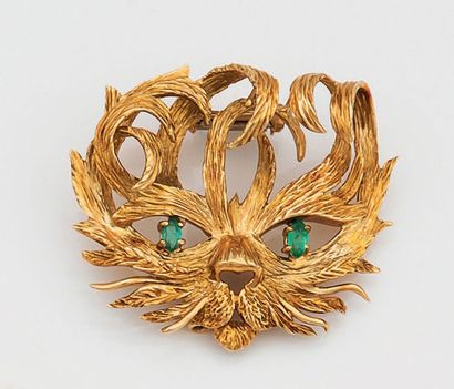 HERMES 
Broche en or jaune 18K (750°/00) ajouré et ciselé, formant une tête de lion...