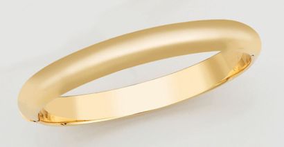 null Bracelet demi-jonc
Ouvrant en or jaune 18K (750°/00)
Epaisseur: 1 cm
Poids:...