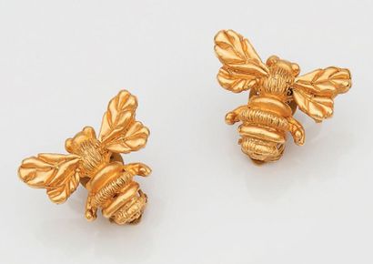 LORENZ BÄUMER 
Paire de boucles d'oreilles clip en métal doré formant des abeilles.
Signées...