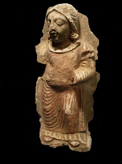 ART GRECO-BOUDDHIQUE DU GANDHARA (Ier - Vème siècle) Donatrice. En stuc. (Cassure...