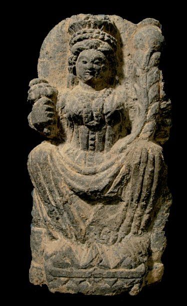 ART GRECO-BOUDDHIQUE DU GANDHARA (Ier - Vème siècle) Statuette d'Hariti. En schiste....