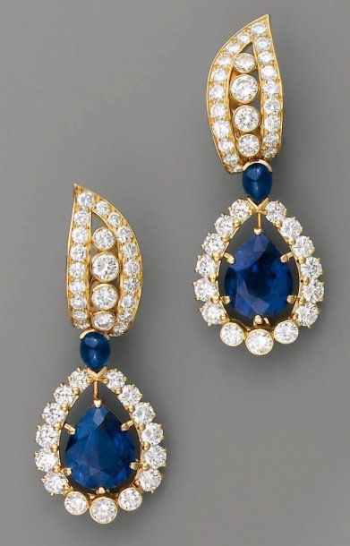 null PENDANTS D'OREILLE saphirs poire (Vivid Royal Blue) (22 cts) et diamants, en...