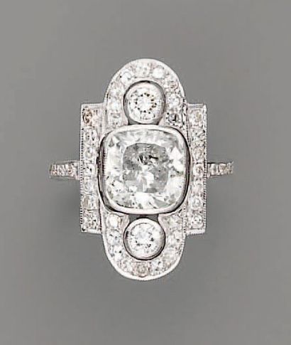null BAGUE 1925, en platine et diamant coussin (4,30 cts)