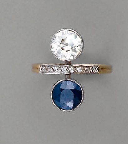 null BAGUE Toi et Moi, 1920, en platine, saphir et diamants (1,60 ct)