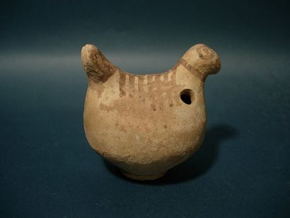 MOHENJO-DARO (2500 av. J.C.) Jouet en forme d'oiseau. En terre cuite. H : 8.5 cm