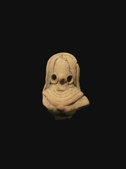 MEHRGARH (3000 av. J.C.) Buste de déesse-mère. En terre cuite. H : 4.3 cm
