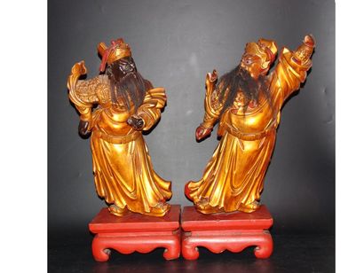 CHINE Deux dieux de la guerre. En bois laqué. Début du XXe siècle. (Manques). H :...