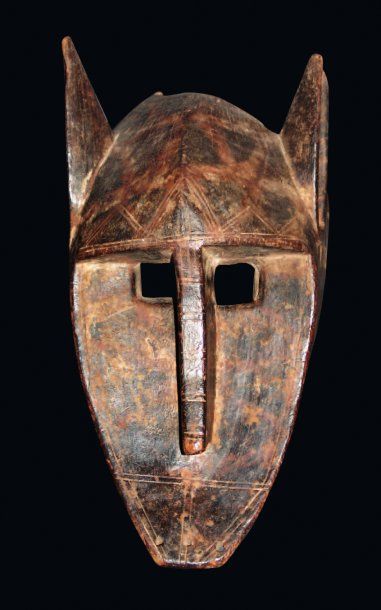 AFRIQUE Masque « Bambara » en bois. Mali. H : 30 cm