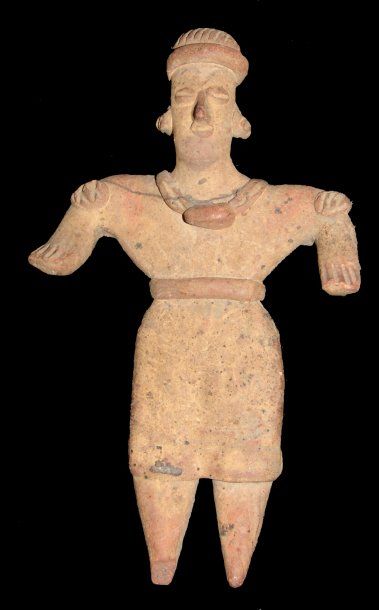 MEXIQUE Figure anthropomorphe, aux bras écartés et portant un collier. Terre cuite....