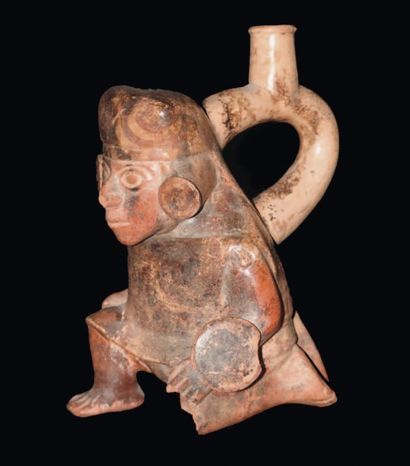 PEROU Culture Mochica (100 av. - 700 ap. J.C). Vase en forme de guerrier, à l'anse...