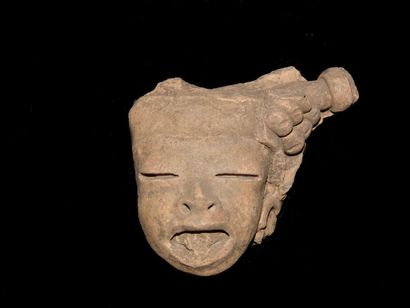 EQUATEUR Culture Tumaco-La Tolita (300 av. - 500 ap. J.C.) Tête humaine, à la bouche...