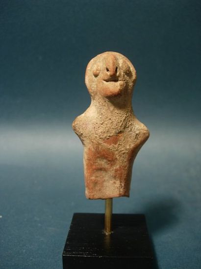 CIVILISATIONS DE L'INDUS - HARAPPA (2500 av. J.C.) Buste d'homme. En terre cuite....