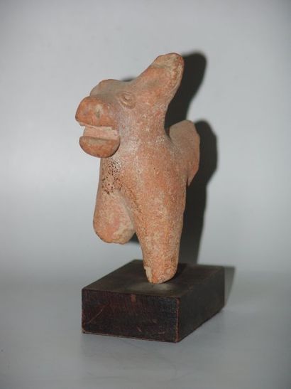 CIVILISATIONS DE L'INDUS - CHARSADDA (300 av. J.C.) Fragment de statuette animale....