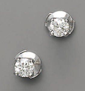 null BOUTONS D'OREILLE diamants brillantés (0,90 ct), en or