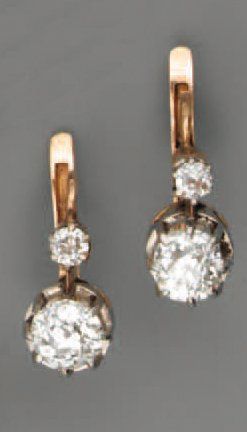 null PENDANTS d'oreille, diamants brillantés (1 ct chaque env.), en or et platin...