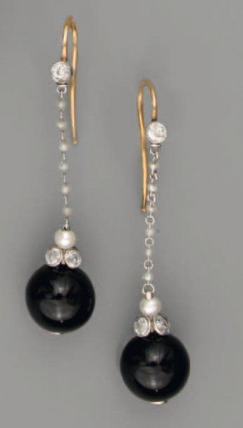 null PENDANTS d'oreille, 1920, en platine, onyx, perles et diamants