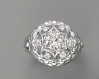 null BAGUE boule ajourée, en platine et diamants