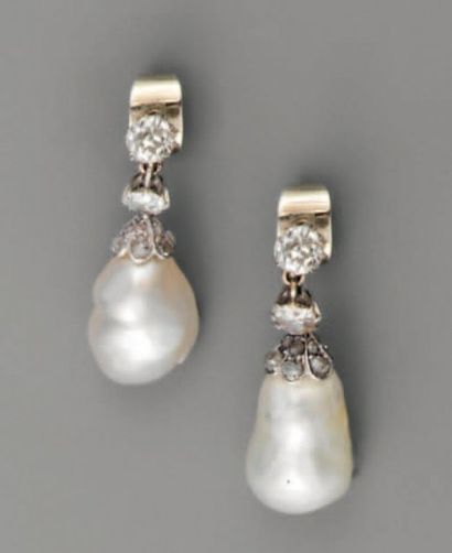 null PENDANTS D'OREILLE, en or et platine, perles fines et diamants