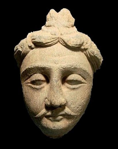 ART GRÉCO-BOUDDHIQUE DU GANDHARA (Ier - Ve siècle) Visage de Bouddha. En schiste....