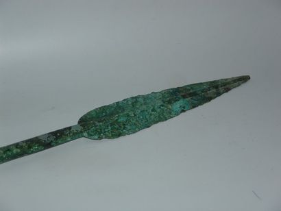 LURISTAN, PERSE (Iermillénaire av. J.C.) Pointe de lance. En bronze à patine de fouille....