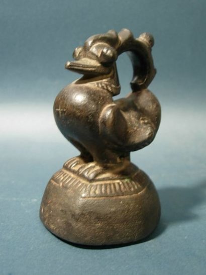 BIRMANIE, CAMBODGE, LAOS, SIAM Poids à opium. En bronze. Birmanie, XIXe siècle. H...