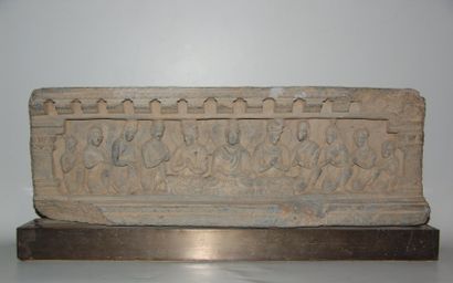 ART GRECO-BOUDDHIQUE DU GANDHARA (Ier - Vème siècle) Bas relief figurant Bouddha...