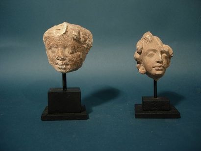 GRECO-BOUDDHIQUE DU GANDHARA (Ier - Vème siècle ap. J.C.) Deux têtes. En stuc. H...