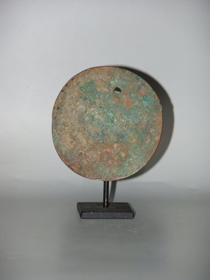 HAN (206 av. J.C. - 220 ap. J.C.) Boucle de ceinture en forme de disque. En bronze...